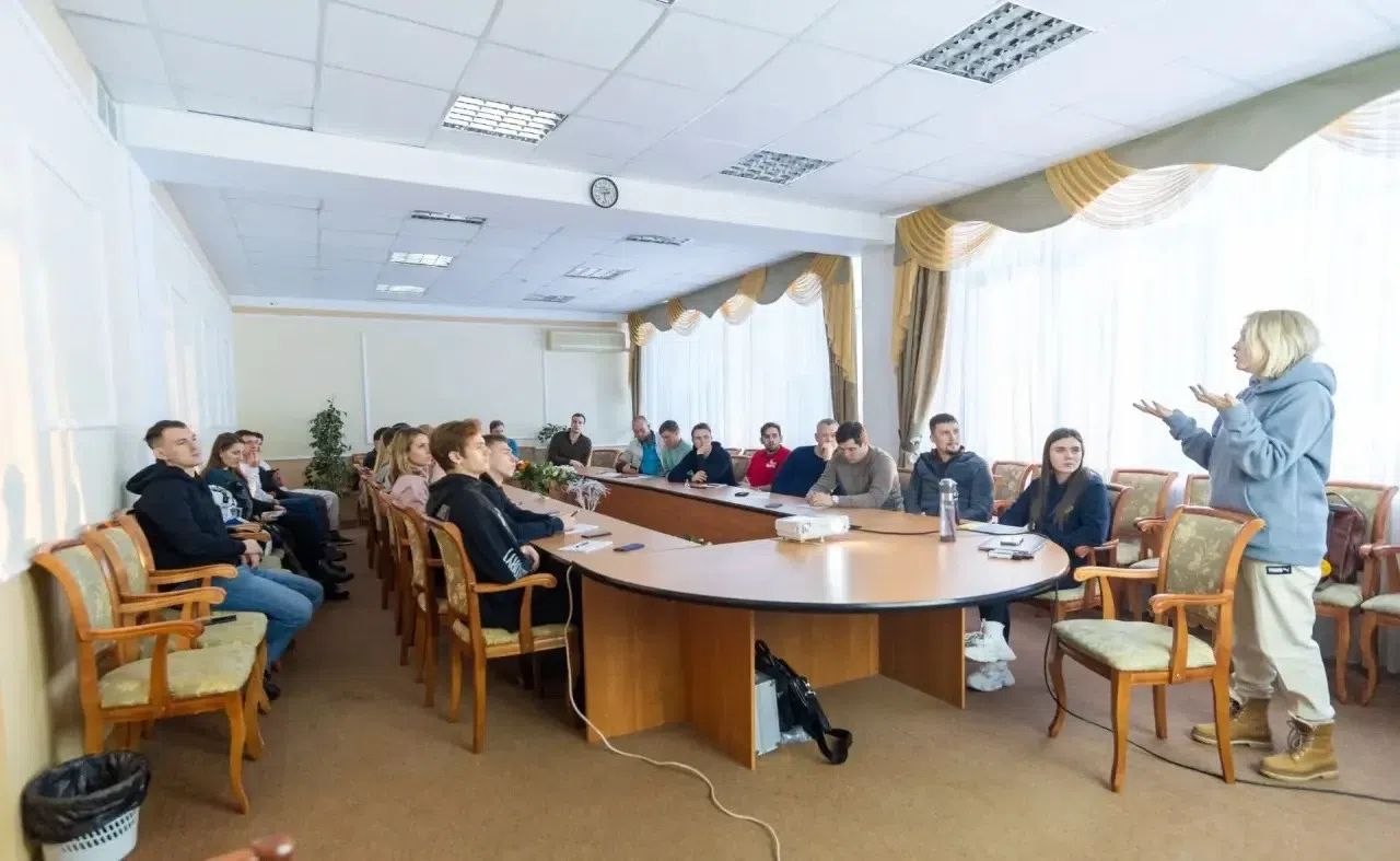 Встреча с обсуждением спортивных проектов за общим столом
